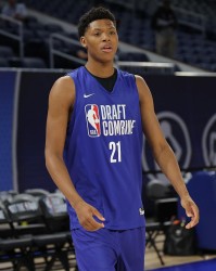 美记：贝利在承诺与76人会面之前 曾寻求76人做出承诺