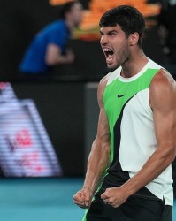 开云体育-五场一盘未失，阿尔卡拉斯3-0德米纳尔生涯首进澳网男单四强