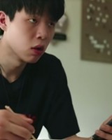 饺子尺寸对杨瀚森很正常但翻译吃两个就饱了杨瀚森一脸疑惑